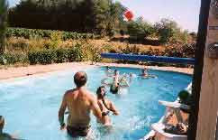 La piscine vue de la terrasse